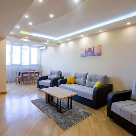 Umba Apartment N4 - Balcony And Mount Ararat View Yerevan Exterior foto