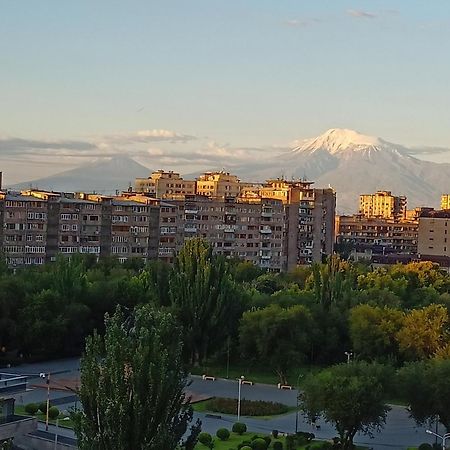 Umba Apartment N4 - Balcony And Mount Ararat View Yerevan Exterior foto